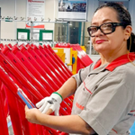 A Ascensao Feminina No Setor De Duas Rodas De Manaus As Ruas