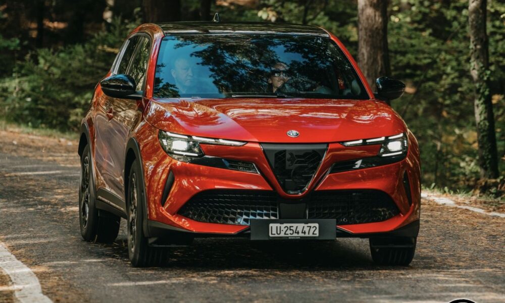 Alfa Romeo Junior Desembarca No Mexico Com Motor Hibrido De