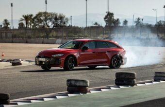 Audi RS 5 Hibrido Plug In Desempenho Testado No Coracao Do Marrocos