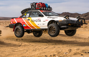 Awdrola Um Toyota Corolla Classico Desafia O Deserto Na Mint
