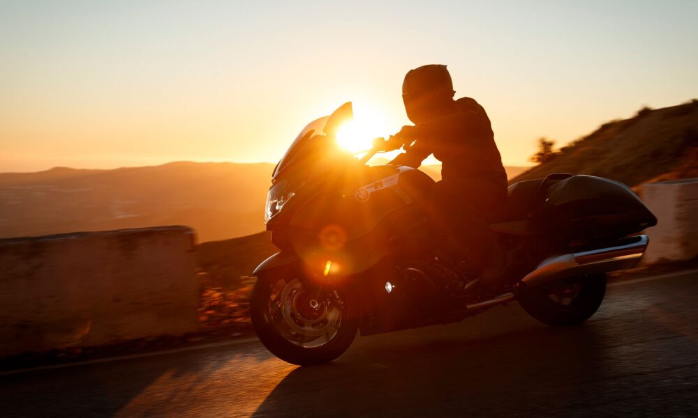 BMW K 1600 B A Touring De Luxo Que Desafia Gigantes Com Motor Unico E Preco Comp