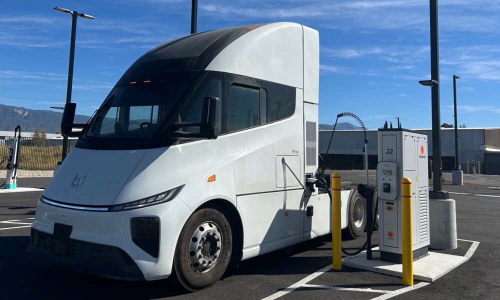 California Atinge Marco Carregamento Megawatt Caminhoes Elet