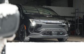 Chrysler Pacifica 2027 Reestilizacao Revela Novo Rumo Para A
