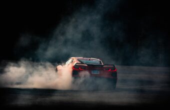 Corvette C8 Flagrado Na Fronteira Com 44 Pistolas E 79 Carre Hero Scaled
