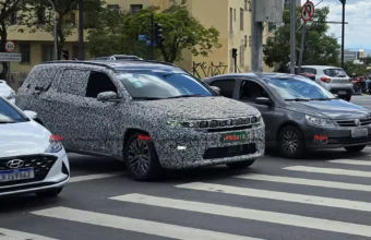 Flagrado Jeep Commander 2027 Adota Tecnologia Hibrida Leve