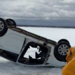 Hyundai Abandonado No Gelo Do Canada Mobiliza Policia Em Res