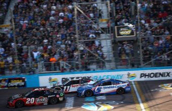 Nascar Phoenix Raceway Recebe Terceira Etapa Com Reddick Em