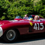 O Ferrari Quatro Cilindros Que Ruge Como Cortador De Grama M