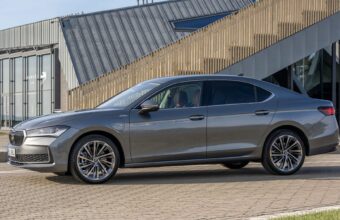 Skoda Superb Hatch Ganha Versao Hibrida Plug In De 272 Cv E Se Torna A Mais Pote