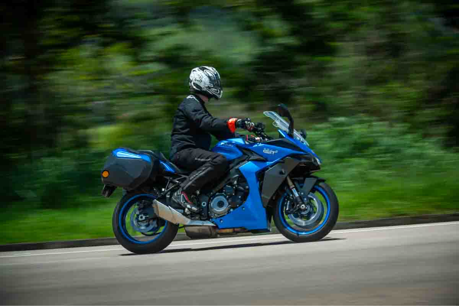 Suzuki Gsx S1000gt 2026 Heranca Esportiva E Conforto Para A