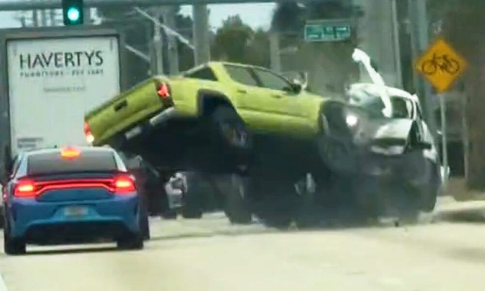 Video Revela Batida Devastadora De Toyota Tacoma Em Hyundai Santa Fe